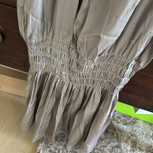 DO + BE TAUPE WAIST GATHERED TOP NWT - Picture 6 of 6